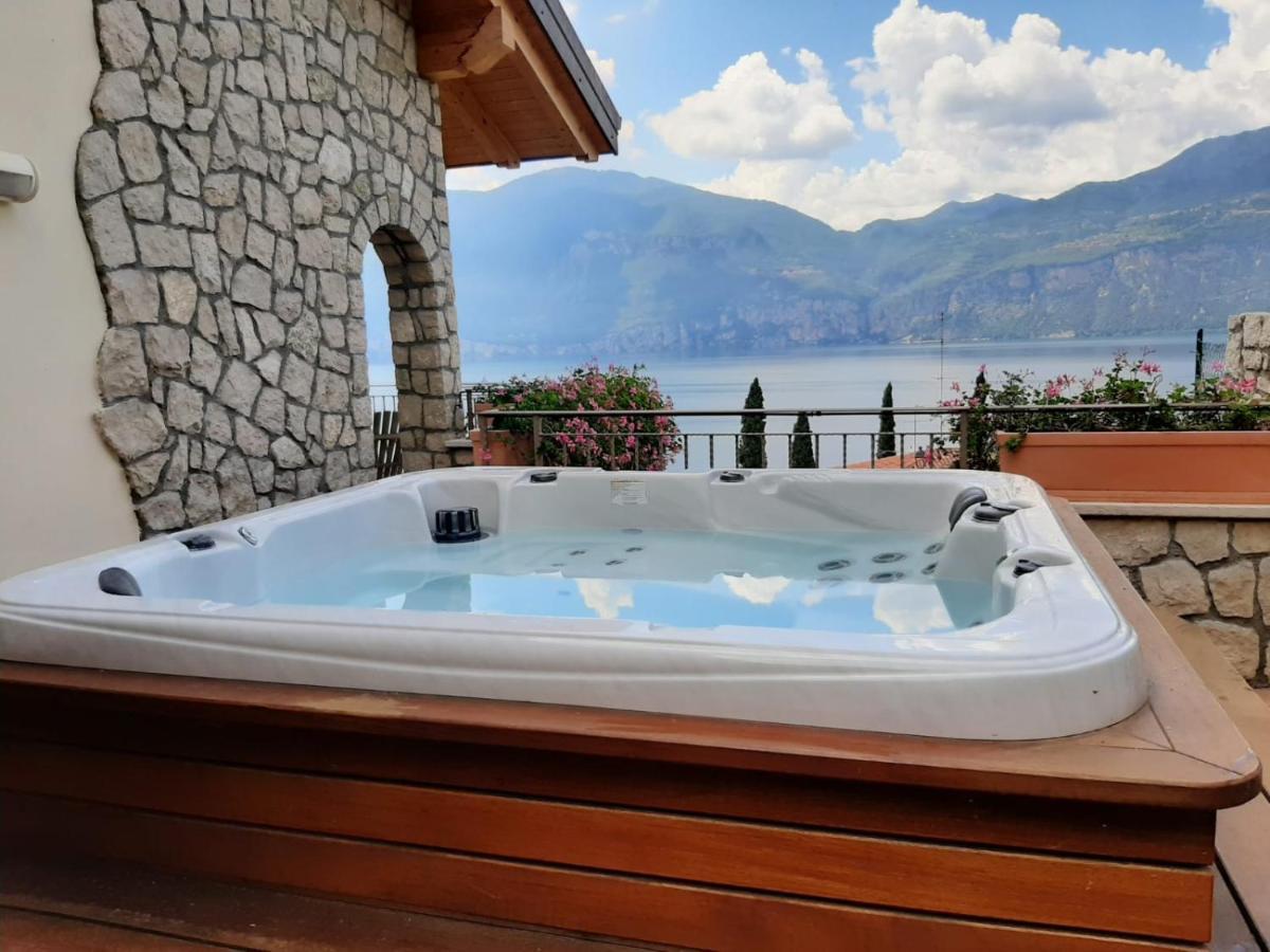 Bmp Apartment Deluxe 1 Jacuzzi Riscaldata Privata Vista Lago Di Garda Бренцоне сул Гарда Екстериор снимка