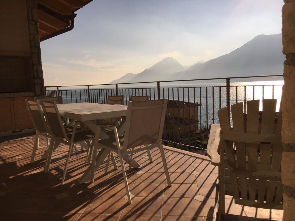 Bmp Apartment Deluxe 1 Jacuzzi Riscaldata Privata Vista Lago Di Garda Бренцоне сул Гарда Екстериор снимка
