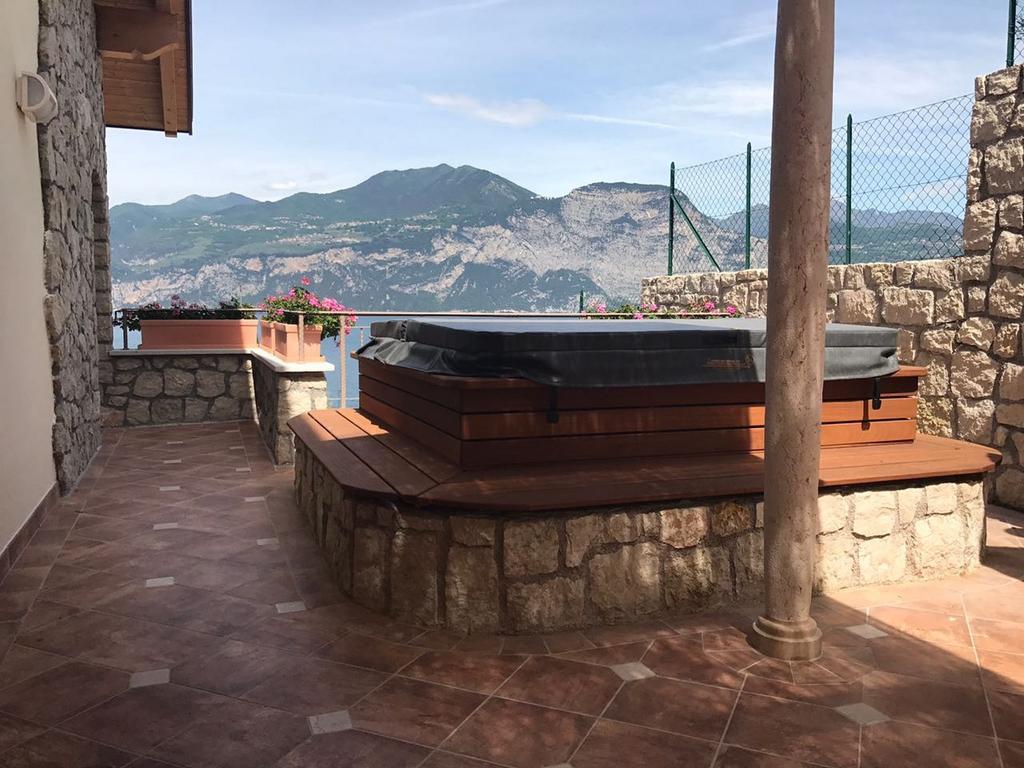 Bmp Apartment Deluxe 1 Jacuzzi Riscaldata Privata Vista Lago Di Garda Бренцоне сул Гарда Екстериор снимка
